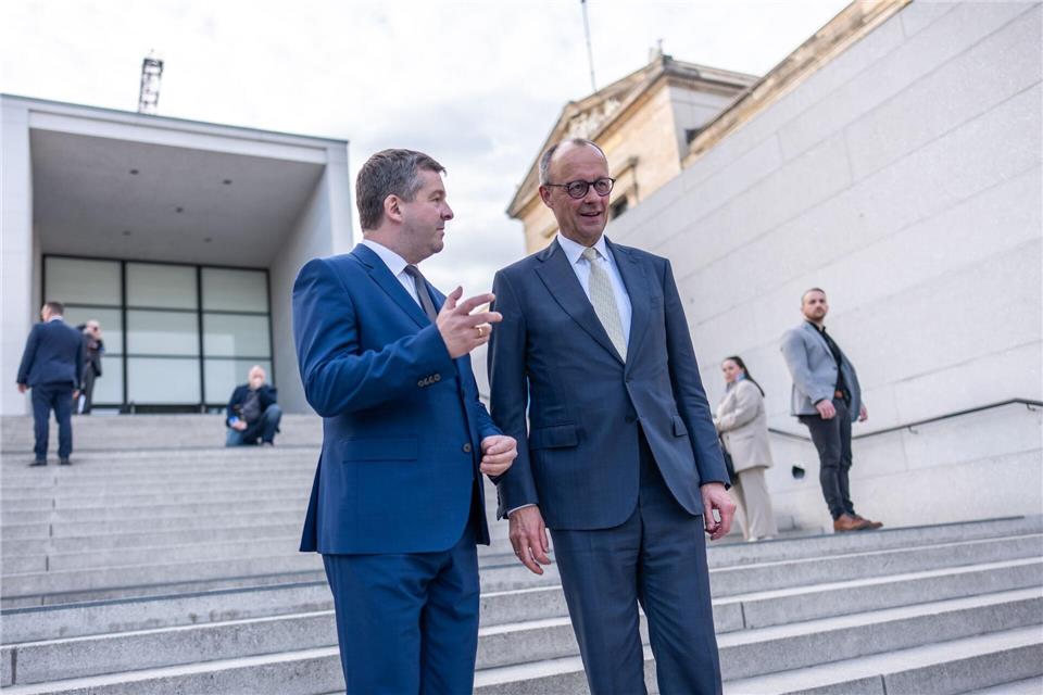 Sachsen-Anhalts Ministerpräsident Sven Schulze weist Spekulationen über eine mögliche Ablösung von Bundeskanzler Friedrich Merz innerhalb der Union als haltlos zurück. (Archivbild) Michael Kappeler/dpa