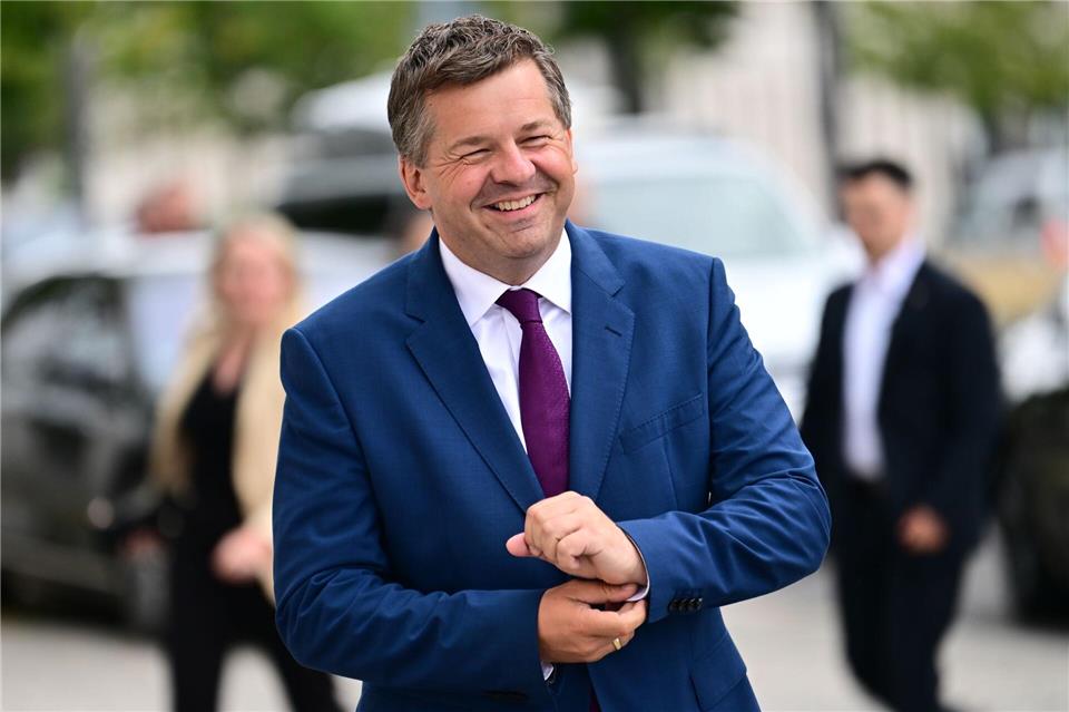 Sachsen-Anhalts Ministerpräsident Sven Schulze will keine Störung des Wahlkampfs durch Berlin.Fabian Sommer/dpa