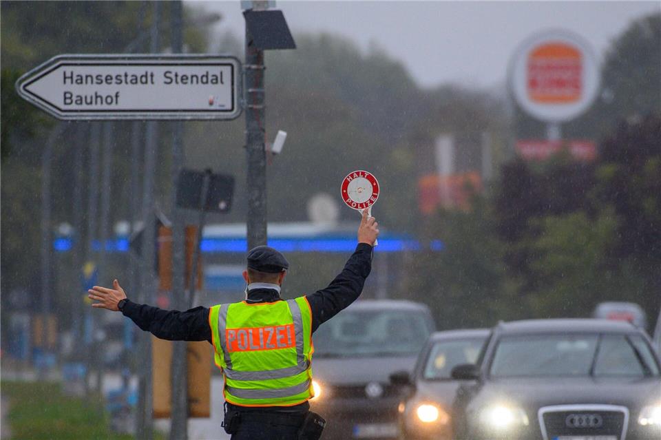 Sachsen-Anhalts Polizei hatte bei Großkontrollen viel zu beanstanden. (Archivbild)Klaus-Dietmar Gabbert/dpa
