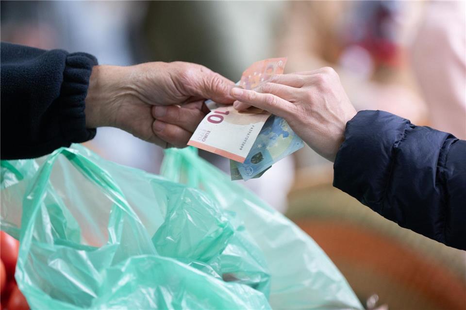 Sachsen gehört seit 2020 zu den Ländern mit besonders hoher Inflation. (Symbolbild)Sebastian Kahnert/dpa