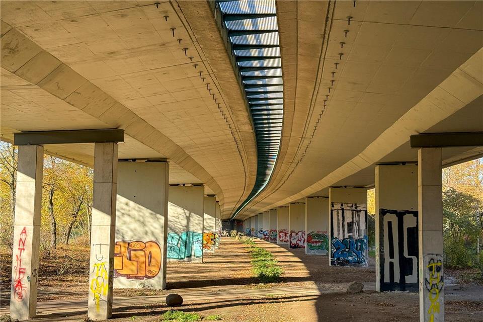 Sachsen gibt im neuen Jahr rund 12 Millionen Euro zusätzlich für dringend benötigte Infrastrukturprojekte, darunter den Ersatzneubau der Agra-Brücke in Markkleeberg (Archivbild). Jan Woitas/dpa