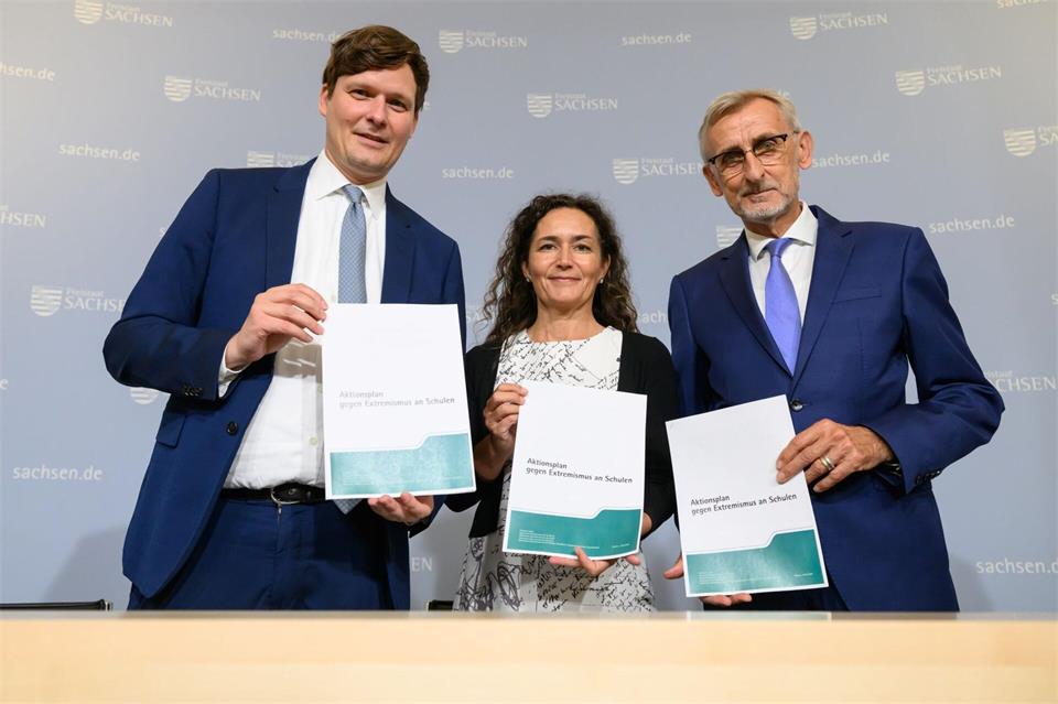 Sachsen legt einen Aktionsplan gegen Extremismus an Schulen auf.Robert Michael/dpa
