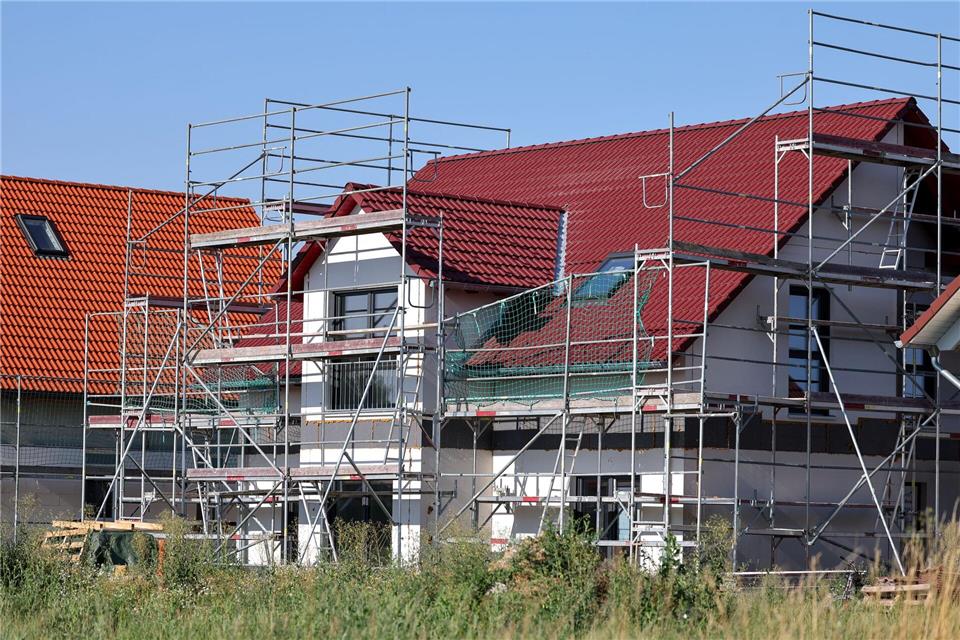 Sachsen regelt die Förderung von Wohneigentum für Familien neu. (Archivbild)Jan Woitas/dpa