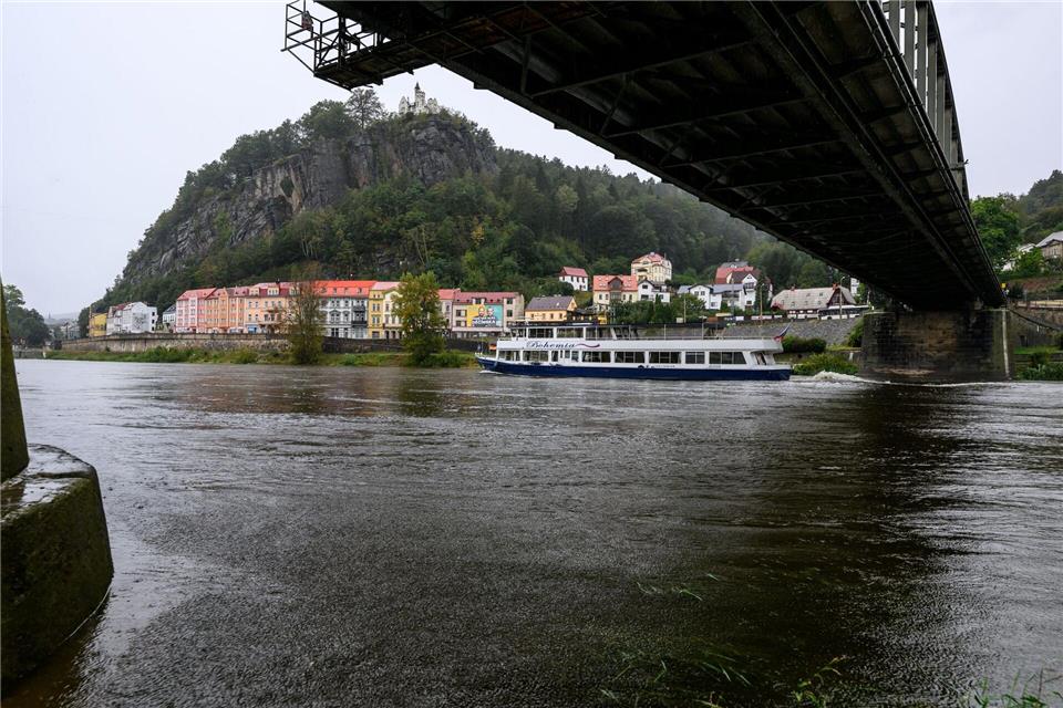 Sachsen rückt von seiner bisher strikten Ablehnung einer Staufstufe in der Elbe bei Decin ab. (Archivbild) Hájek Ondøej/CTK/dpa