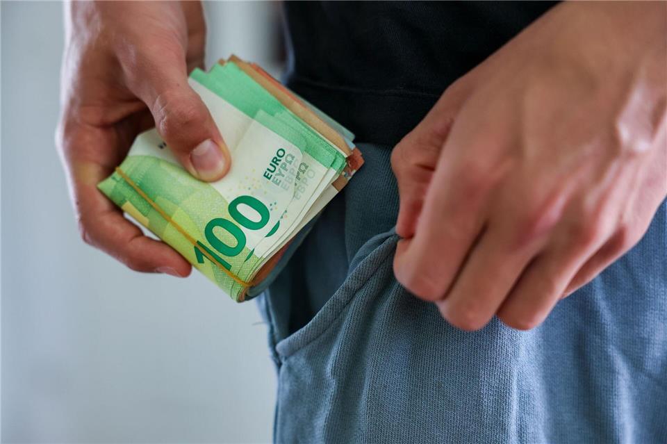 Sachsen sparen weniger als der Bundesdurchschnitt. (Symbolbild)Jan Woitas/dpa