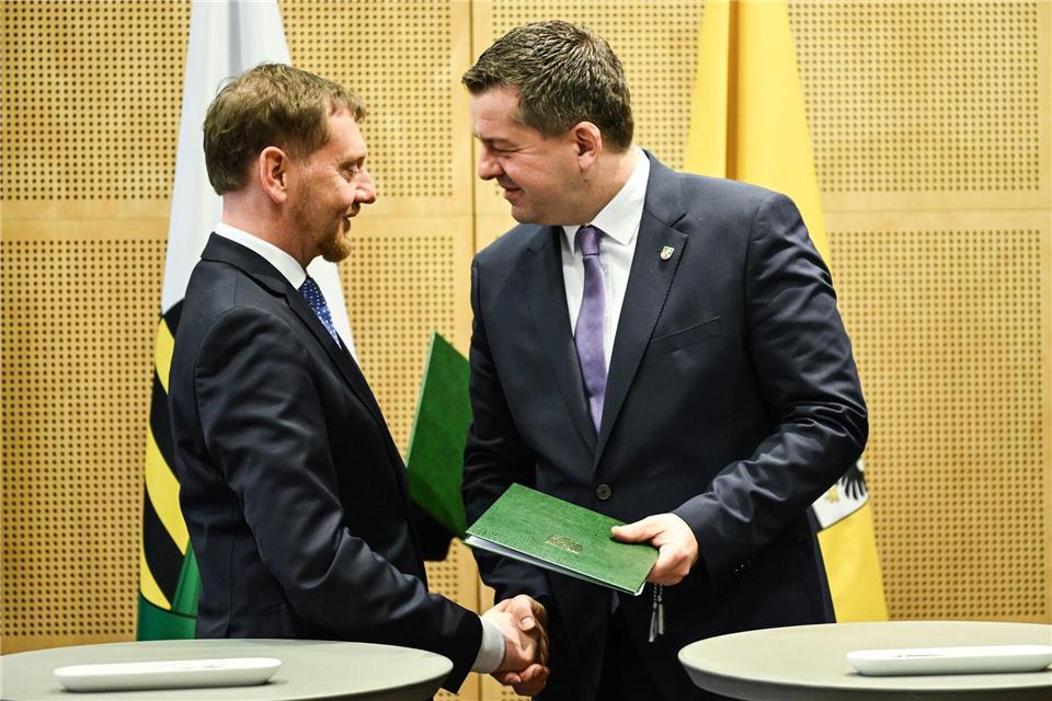 Sachsen und Sachsen-Anhalt besiegeln ihre Einigung zur künftigen FlughafenfinanzierungBritta Pedersen/dpa