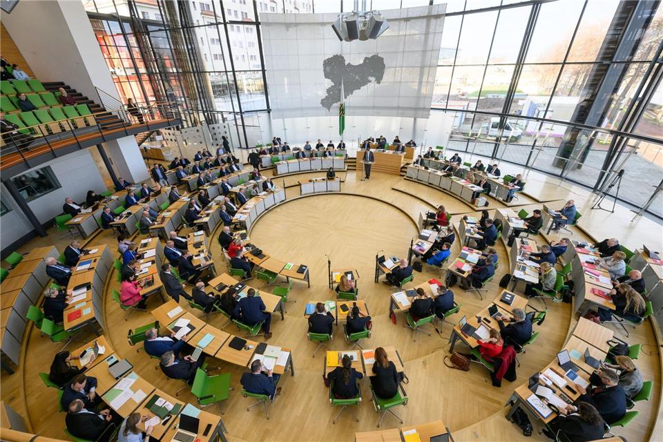 Sachsen will die Versorgung von Long-Covid-Patienten verbessern. Robert Michael/dpa