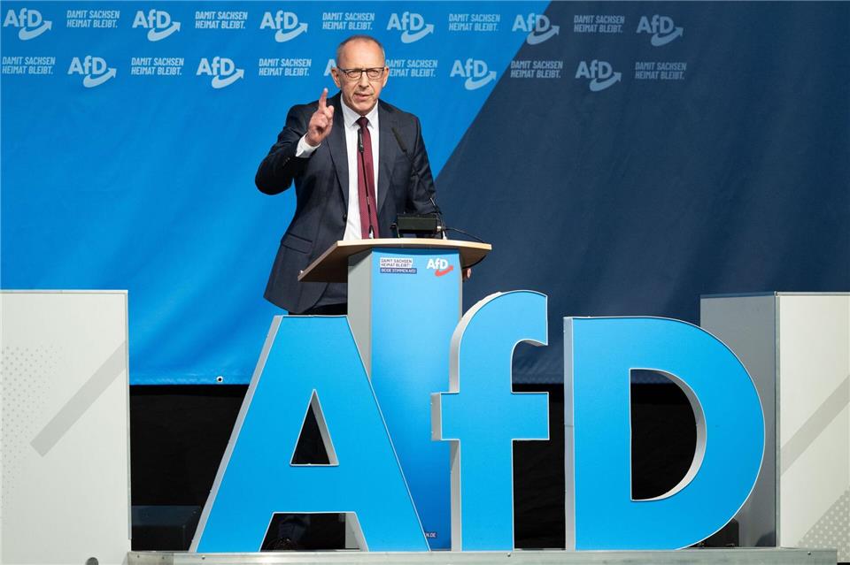 Sachsens AfD-Partei- und Fraktionschef Jörg Urban sieht seine Partei reif für eine Alleinregierung im Freistaat. (Archivbild)Sebastian Kahnert/dpa