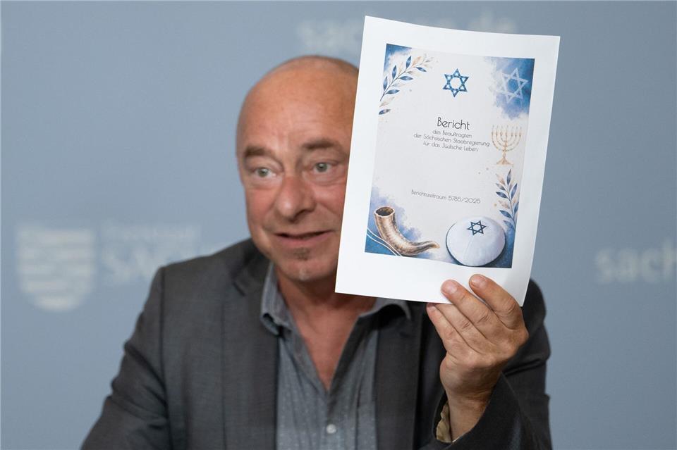 Sachsens Beauftragter für das jüdische Leben, Thomas Feist, hat seinen Jahresbericht 2025 zur Situation jüdischen Lebens im Freistaat präsentiert. Sebastian Kahnert/dpa