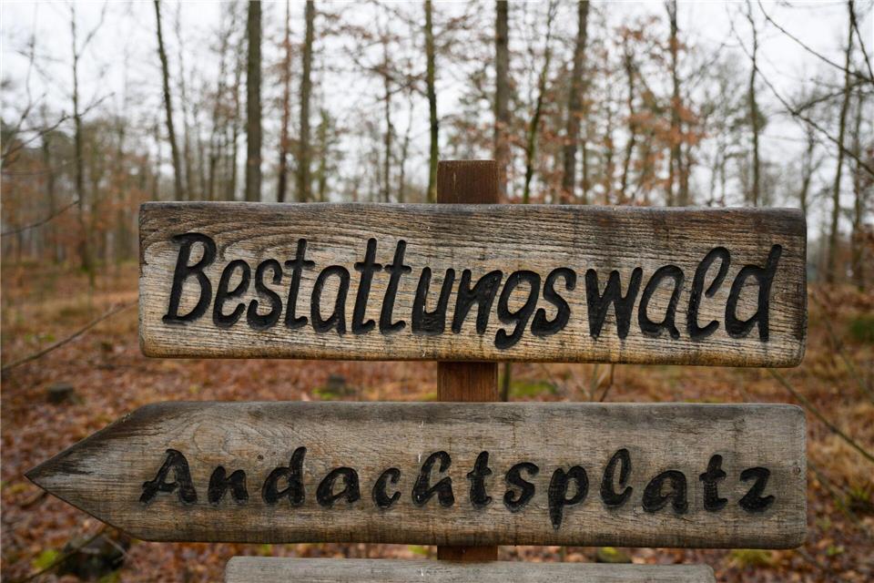 Sachsens Bestattungsgesetz soll laut Sozialministerium bald reformiert werden. (Archivbild)Robert Michael/dpa-Zentralbild/dpa