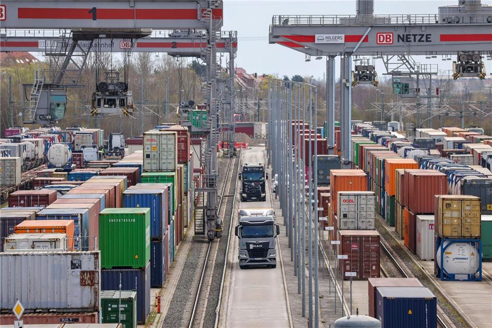 Exporte nach China sinken – USA verkleinern Abstand deutlich Sachsens Exporte nahmen im ersten Halbjahr 2025 um sechs Prozent zu. (Archivbild)Jan Woitas/dpa