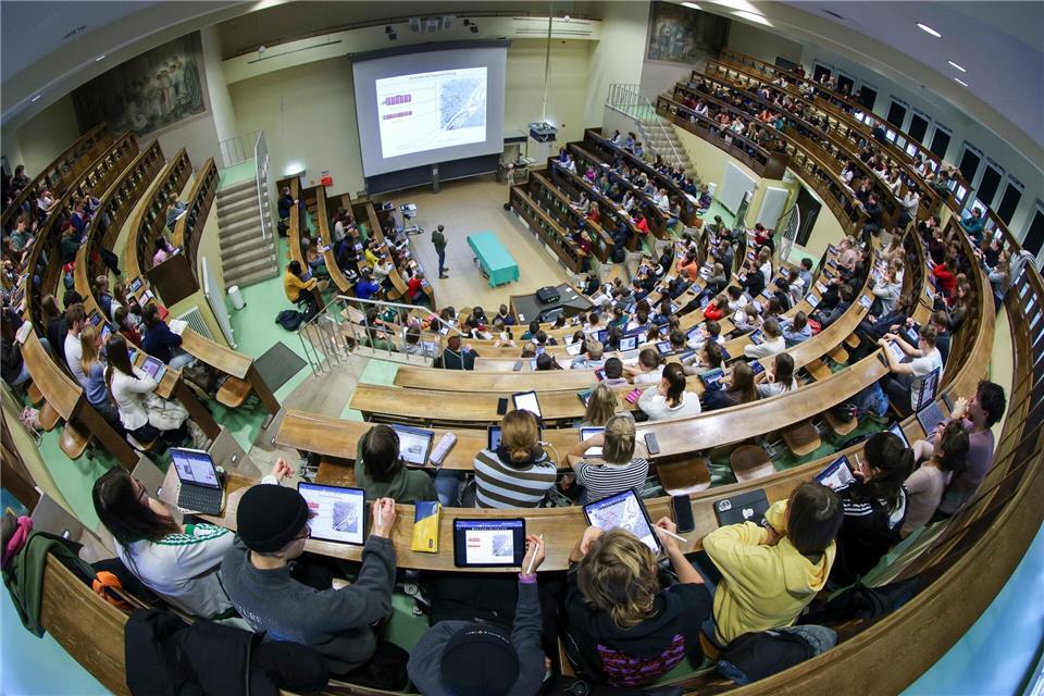 Sachsens Hochschulen sind in den vergangenen vier Jahren für mehr als 500 Patentanmeldungen verantwortlich gewesen, teilt das Sächsische Wissenschaftsministerium mit. (Symbolbild)Jan Woitas/dpa