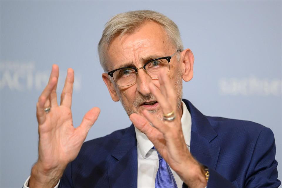 Sachsens Innenminister Armin Schuster schlägt eine Kontingentlösung bei der Aufnahme von Flüchtlingen vor. (Archivbild)Robert Michael/dpa