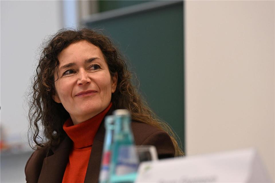 Sachsens Justizministerin Constanze Geiert (CDU) will keine strafrechtliche Verfolgung gegen verbotene Symbole an Schulen.Jennifer Brückner/dpa