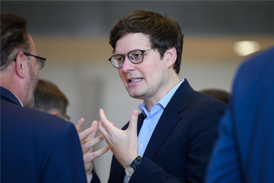 Sachsens Kultusminister Conrad Clemens (CDU) sieht Handlungsbedarf bei der frühkindlichen Bildung (Archivbild).  Robert Michael/dpa