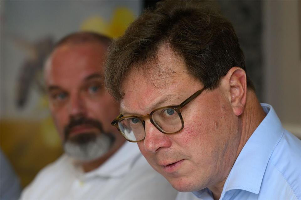 Sachsens Landwirtschaftsminister Georg-Ludwig von Breitenbuch (r) und der Präsident des Sächsischen Landesbauernverbandes Torsten Krawczyk.Hendrik Schmidt/dpa