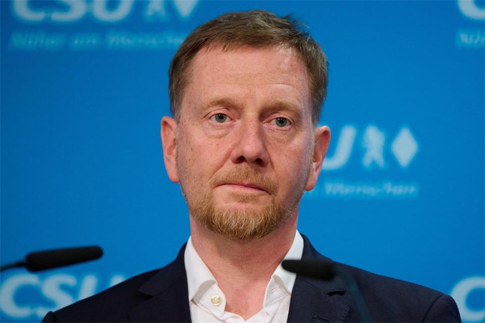 Sachsens Ministerpräsident Michael Kretschmer (CDU) verteidigt die Ansiedlung von Rüstungsbetrieben im Freistaat. (Archivbild)Sven Hoppe/dpa