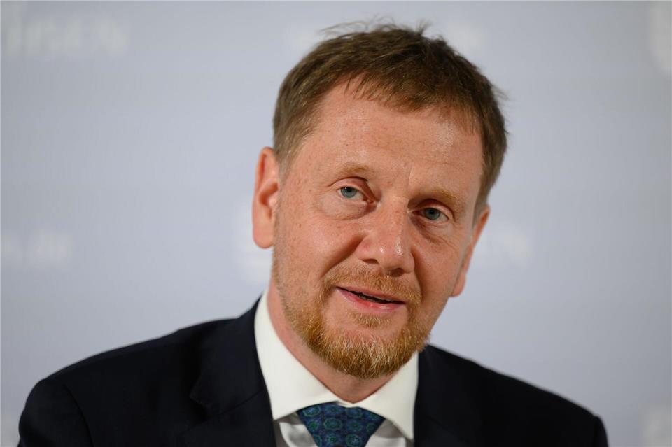Sachsens Ministerpräsident Michael Kretschmer (CDU) sieht die Kommunalpolitik im Freistaat geschlossen hinter dem Masterplan Südwestsachsen stehen.Hendrik Schmidt/dpa