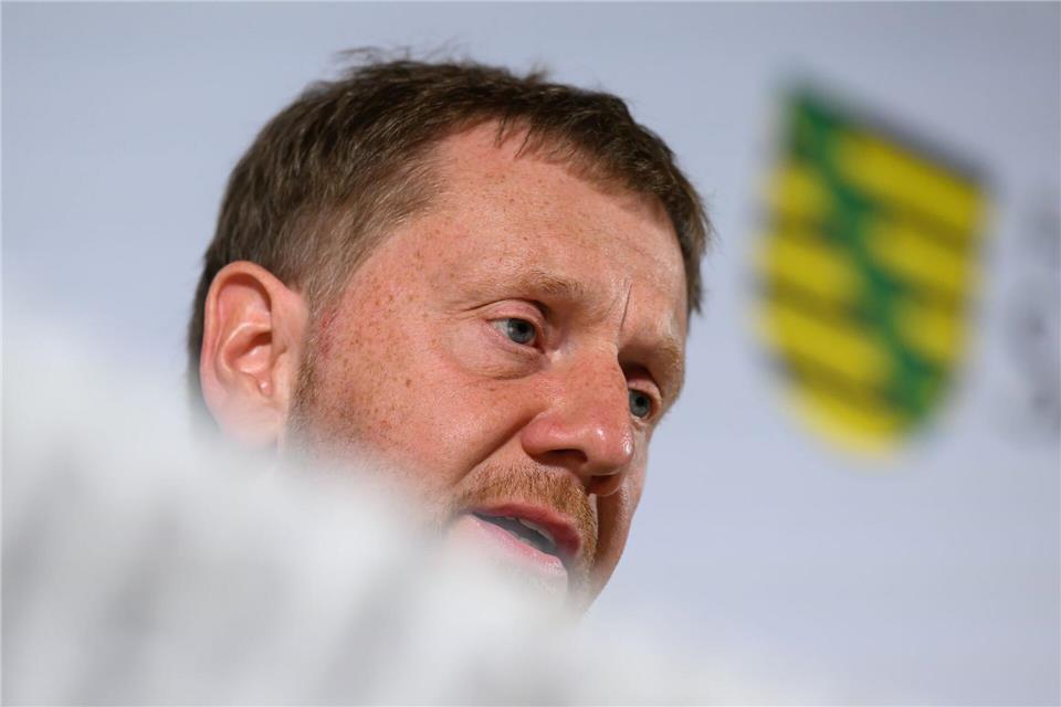 Sachsens Ministerpräsident Michael Kretschmer (CDU) sieht die Kommunalpolitik im Freistaat geschlossen hinter dem Masterplan Südwestsachsen stehen.Hendrik Schmidt/dpa