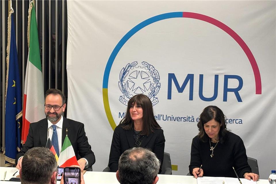 Sachsens Ministerpräsident hatte die Absichtserklärung schon vorher unterzeichnet.Robert Messer/dpa