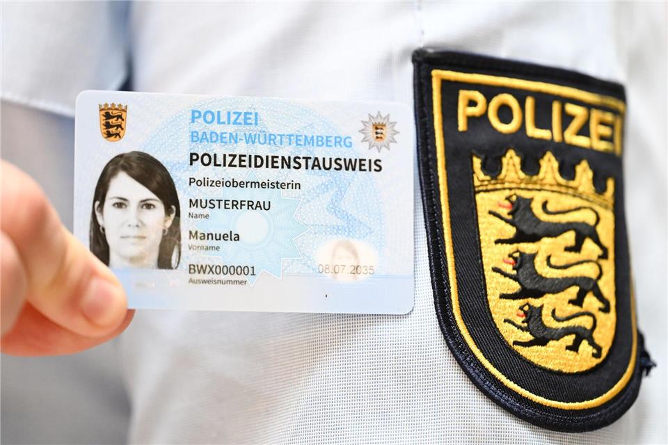 Sachsens Polizei bekommt bundeseinheitlichen Dienstausweis (Archivbild).Bernd Wei�brod/dpa