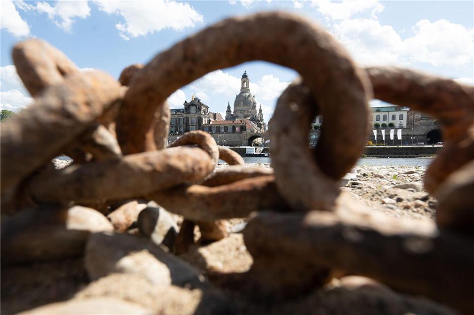 Sachsens Regierung erarbeitet eine Strategie zur Anpassung an den Klimawandel. (Archivbild)Sebastian Kahnert/dpa