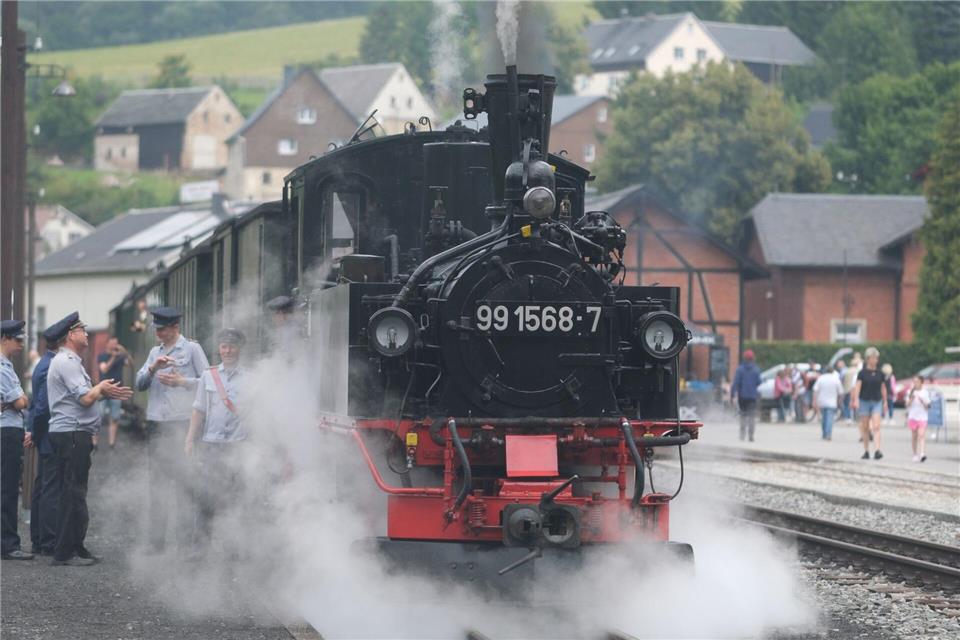 Sachsens Schmalspurbahnen dampfen vielerorts am Osterwochenende in die neue Saison. (Archivbild) Sebastian Willnow/dpa