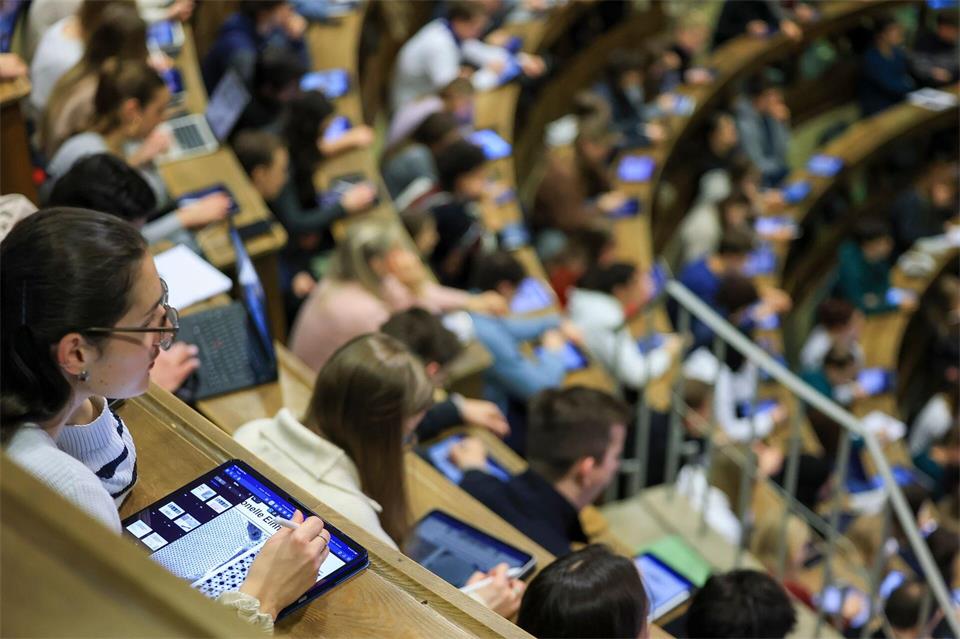 Sachsens Universitäten bauen ihr Angebot an englischsprachigen Studiengängen immer weiter aus. (Symbolbild)Jan Woitas/dpa