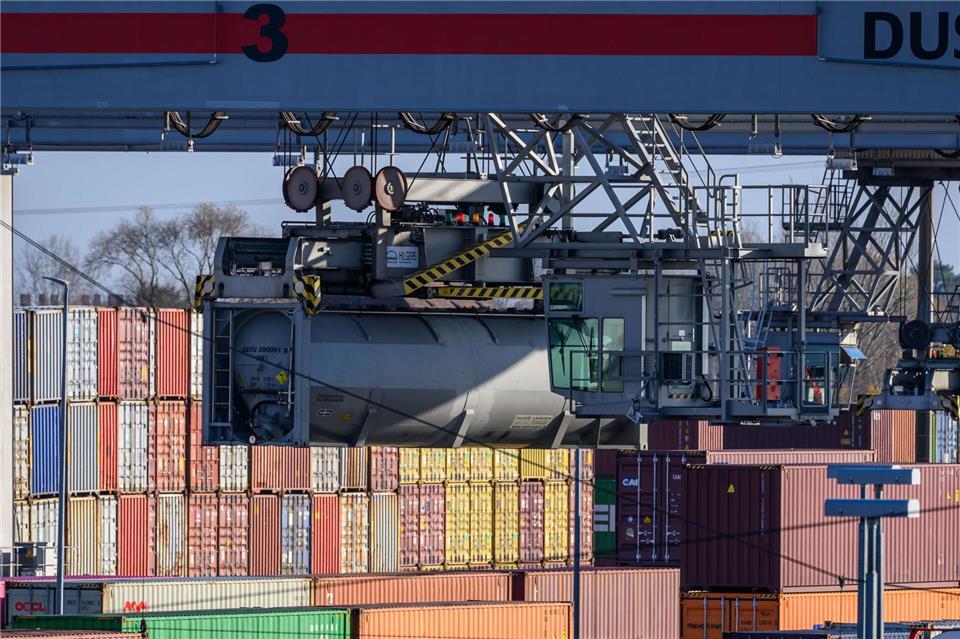 Sachsens Unternehmen spüren laut einer IHK-Umfrage die Folgen der Nahostkrise deutlich. (Symbolbild)Hendrik Schmidt/dpa