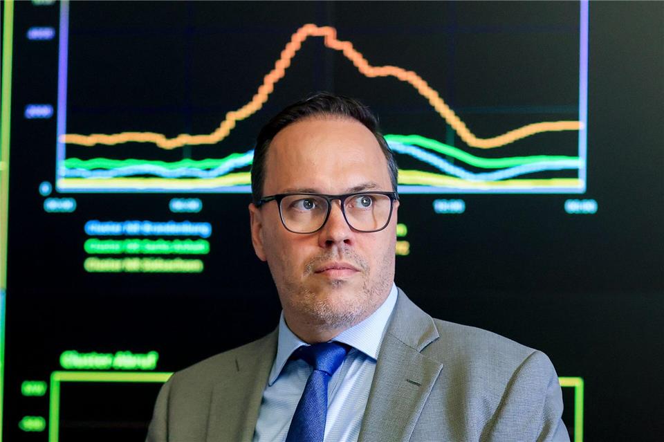 Sachsens Wirtschaftsminister Dirk Panter (SPD) reist für Gespräche mit Vertretern der Halbleiterindustrie nach Taiwan - dort besucht er unter anderem die Fachmesse Semicon. (Archivbild)Jan Woitas/dpa