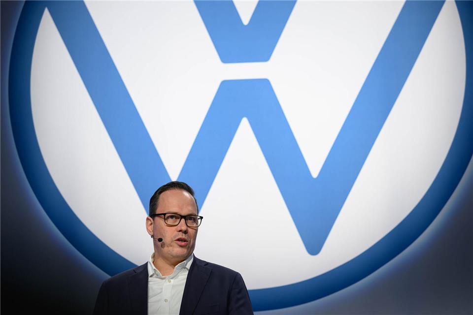 Sachsens Wirtschaftsminister Dirk Panter warnt vor einer Abkehr vom bisherigen Kurs beim geplanten EU-Verbrenner-Aus ab 2035. (Archivbild)Hendrik Schmidt/dpa