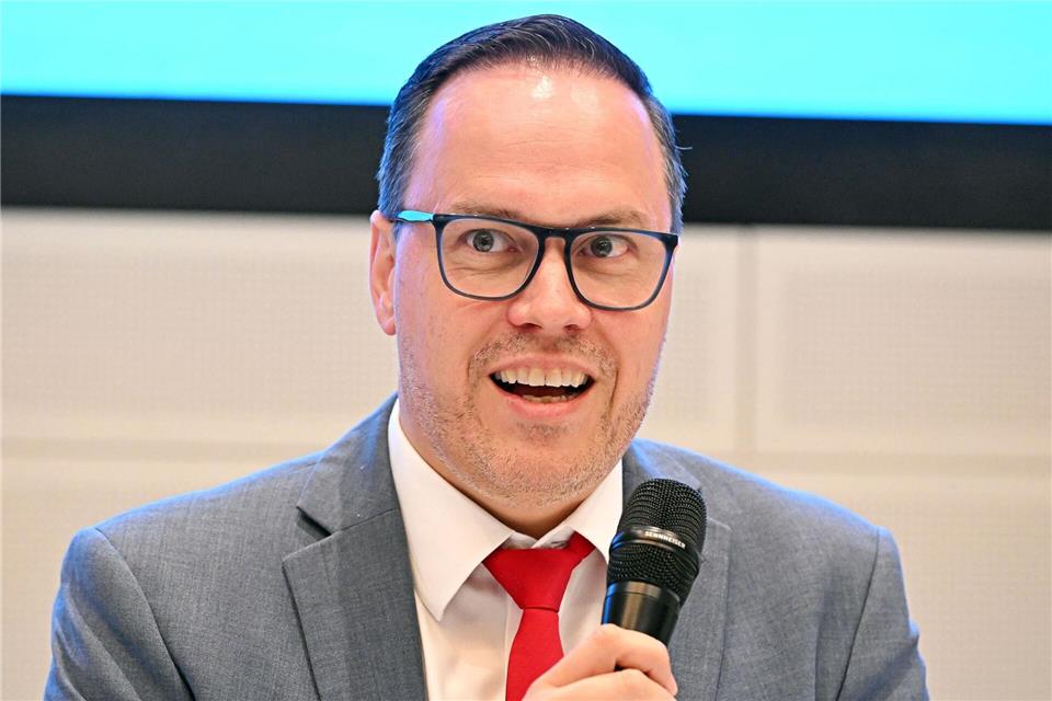 Sachsen vereinfacht Rückzahlungen der Corona-Soforthilfen Sachsens Wirtschaftsminister erläutert die Rückzahlungen der Corona-SoforthilfenElisa Schu/dpa