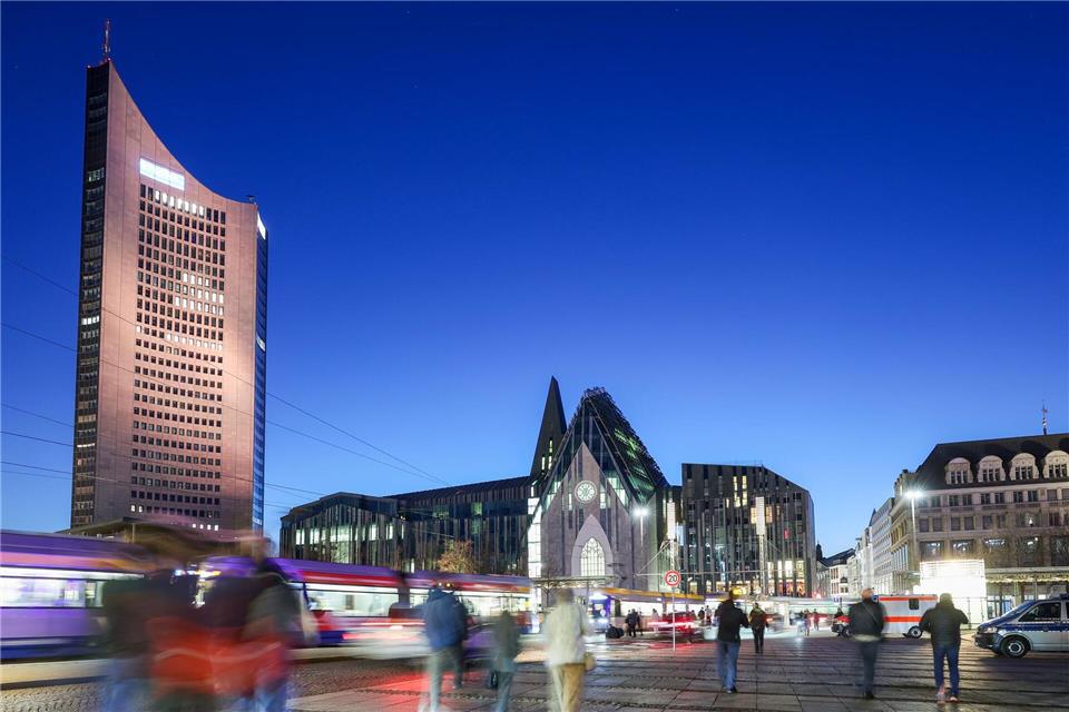 Sachsens größte Stadt gehört zu den angespannten Mietmärkten im Freistaat: Jeder fünfte gibt laut einer Bürgerumfrage rund 42 Prozent des eigenen Einkommens für das Wohnen in Leipzig aus. (Archivbild)Jan Woitas/dpa