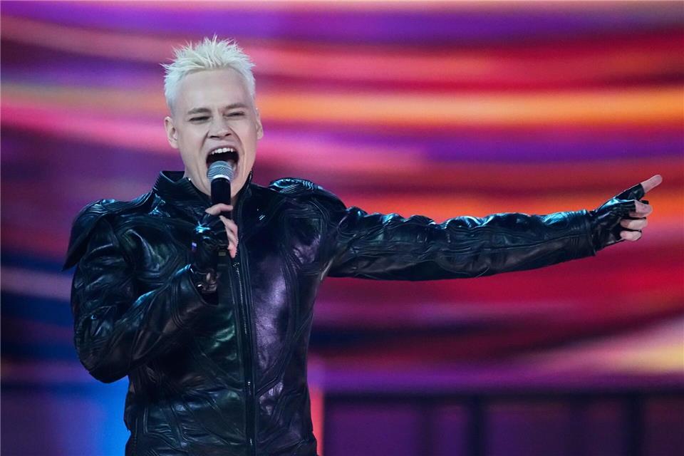 Braver als der ESC: Bei Moskauer Intervision siegt Vietnam Sänger Shaman sang sein Lied, aber er brüllte auch seinen nationalistischen Slogan „Ich bin Russe“ ins Publikum.Alexander Zemlianichenko/AP/dpa
