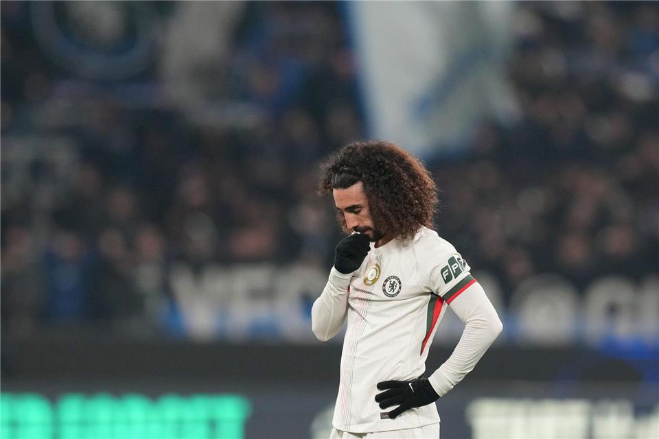Sah bei Chelseas Niederlage die Rote Karte: Marc Cucurella. (Archivbild)Antonio Calanni/AP/dpa