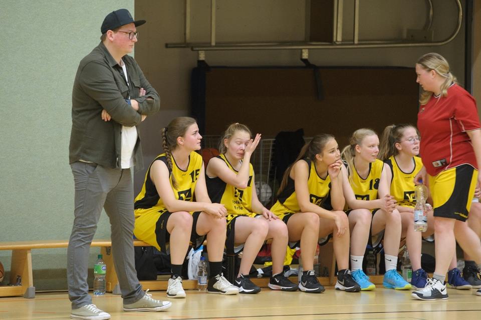 Sah bei der BG Kamp-Lintfort eine 50:61-Niederlage seiner Eintracht: Coach Markus Elsing (links).