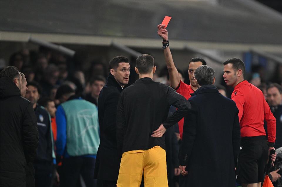 Sah die Rote Karte: Nico Schlotterbeck. Federico Gambarini/dpa