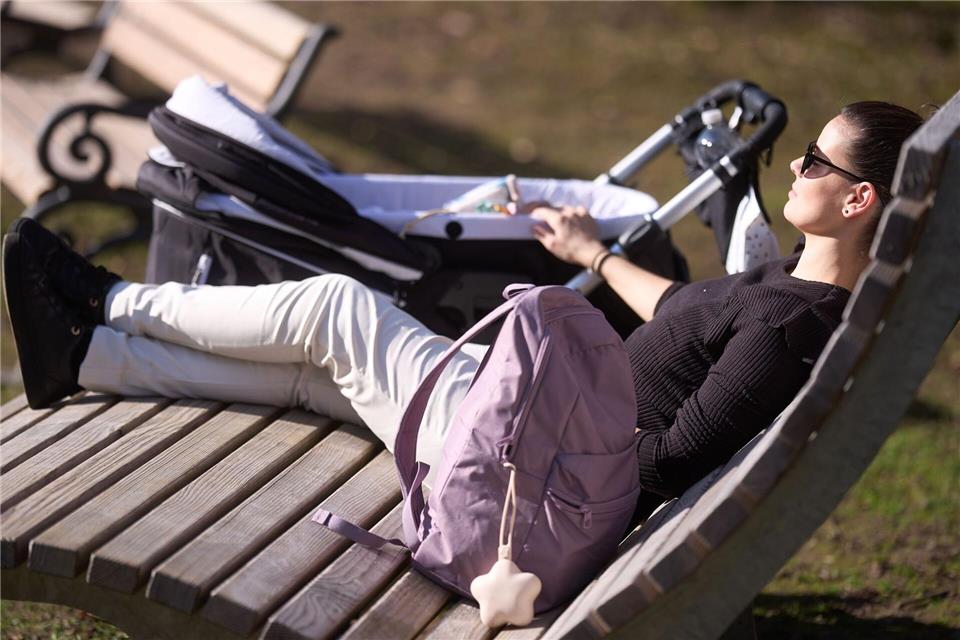 Saharastaub könnte am Samstag in Rheinland-Pfalz und im Saarland den Sonnenschein trüben, doch die Temperaturen steigen auf bis zu 20 Grad. (Symbolbild)Thomas Frey/dpa