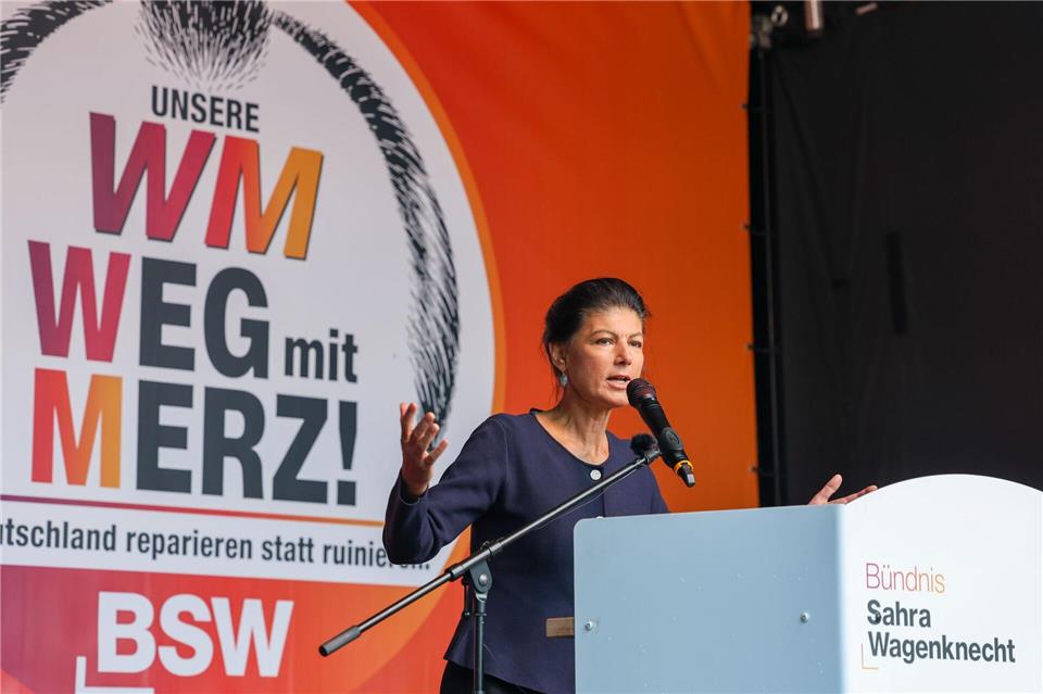 Sahra Wagenknecht sieht für die Brombeer-Koalition in Thüringen kaum gemeinsame Grundlagen. Ihr Vorschlag: ein parteiunabhängiger Ministerpräsident mit wechselnden Mehrheiten. (Archivbild)Peter Gercke/dpa