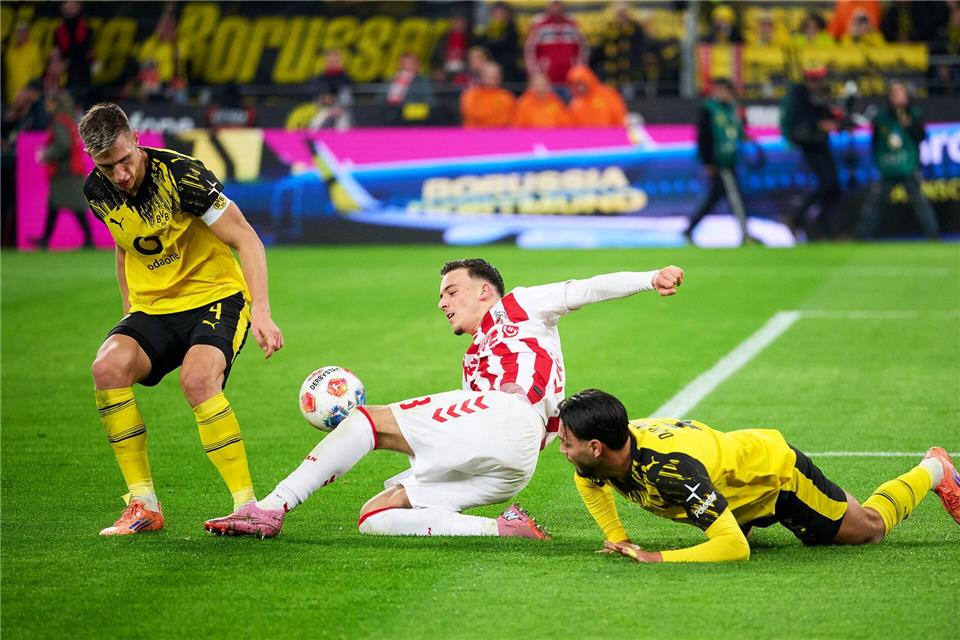 Horrorverletzung überschattet späten BVB-Sieg gegen Köln  Said El Mala (M) stellte die BVB-Defensive immer wieder vor Probleme.Bernd Thissen/dpa