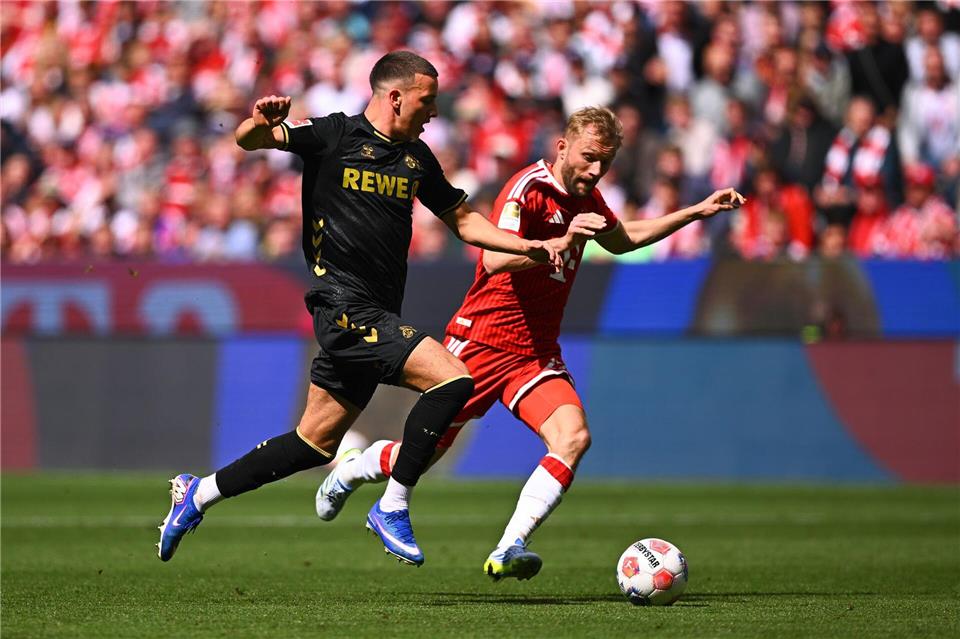 Said El Mala entkommt auf dem Weg zum Kölner 1:2 Bayern-Verteidiger Konrad Laimer (r).Tom Weller/dpa