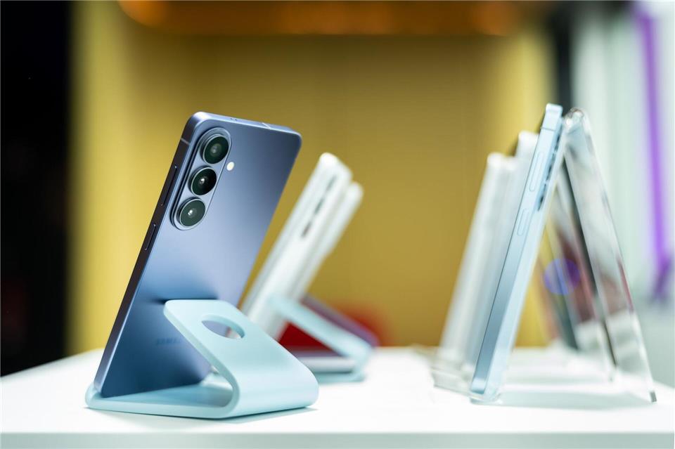 Samsungs Galaxy S26-Reihe ist ab dem 11. März im Handel verfügbar.Benjamin Pritzkuleit/Samsung/dpa-tmn