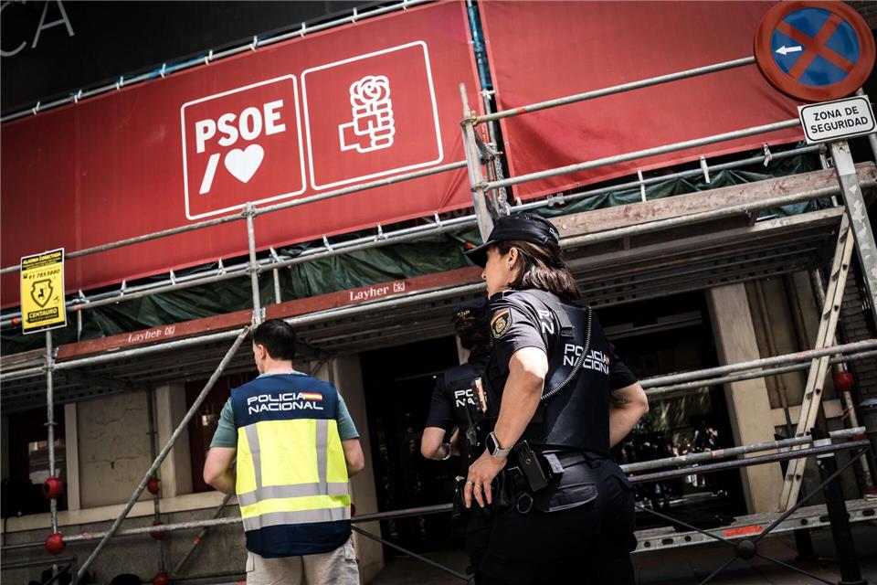 Sánchez weist Forderungen nach einer Neuwahl des Parlaments energisch zurück.Diego Radamés/EUROPA PRESS/dpa