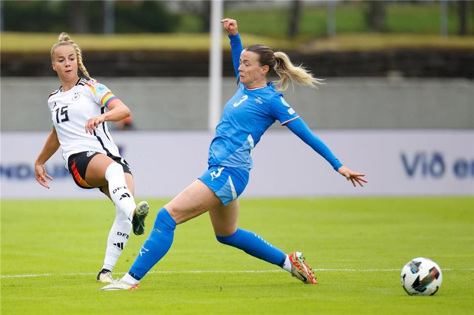 Sandra Maria Jessen (r) spielt künftig für den 1. FC Köln. (Archivbild)Brynjar Gunnarsson/dpa