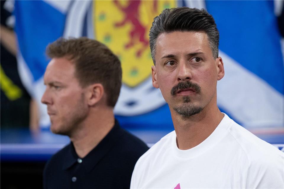Sandro Wagner (rechts) war vor seinem Job in Augsburg der Assistent von Bundestrainer Julian Nagelsmann. (Archivfoto)Sven Hoppe/dpa