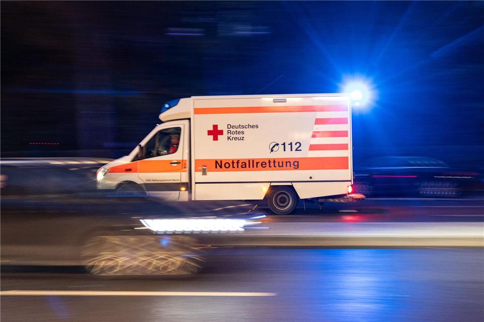 Sanitäter brachten die Verletzten in ein Krankenhaus. (Symbolbild)Hannes P Albert/dpa