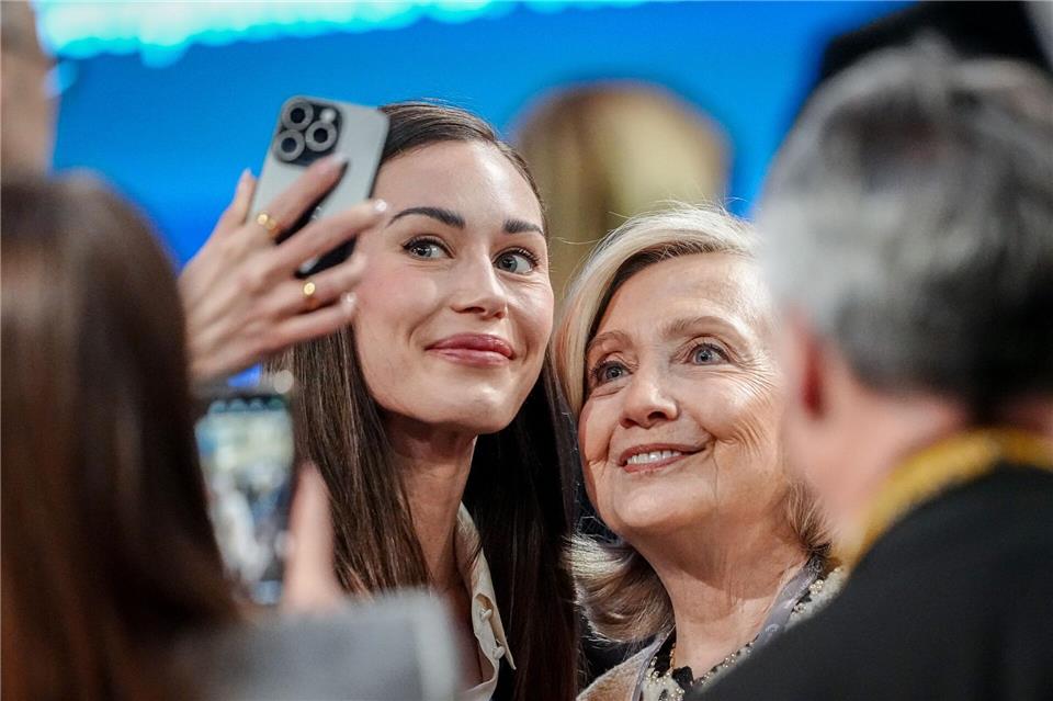 Sanna Marin und Hillary ClintonKay Nietfeld/dpa