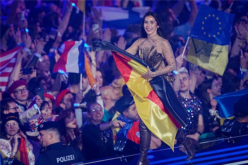 Sarah Engels aus Deutschland kommt  im Finale des 70. Eurovision Song Contest (ESC) in der Wiener Stadthalle auf die Bühne.Georg Hochmuth/APA/dpa