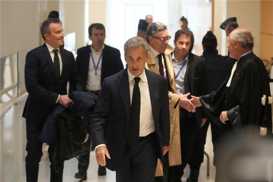 Sarkozy streitet alle Vorwürfe gegen ihn vehement ab. (Archivbild)Thibault Camus/AP/dpa