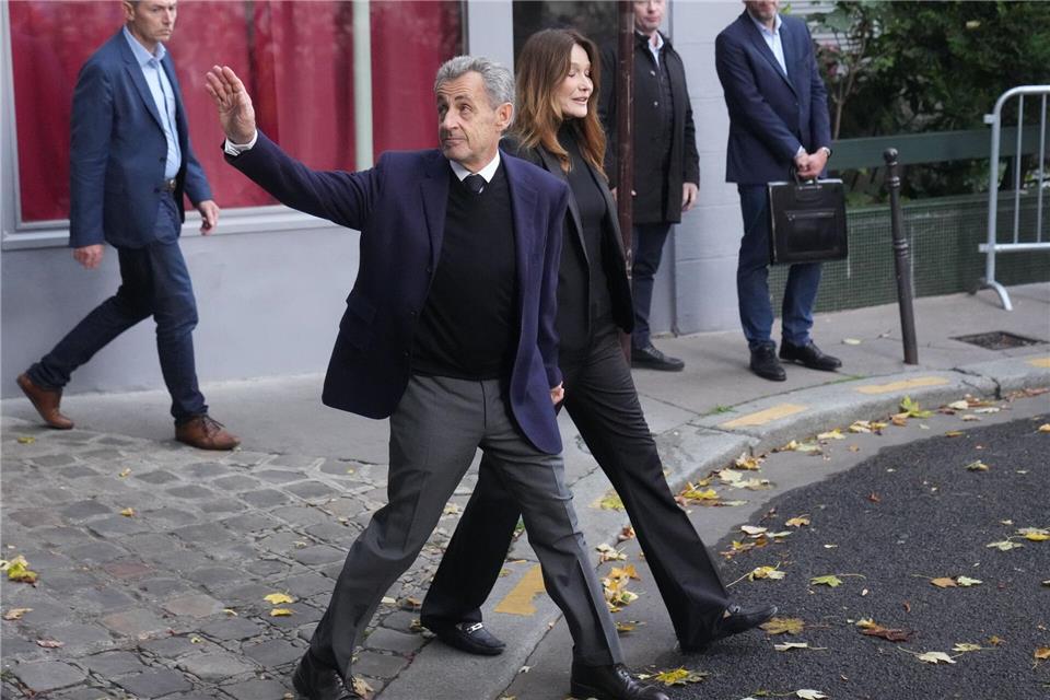 Sarkozy tritt seine Haft an.Thibault Camus/AP/dpa